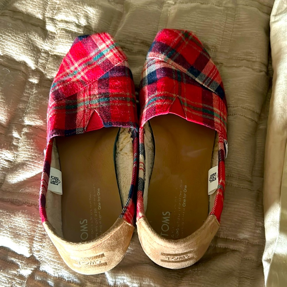 Toms plaid Sherpa lined slip-ons